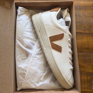 Veja Unisex Urca CWL white camel sneakers